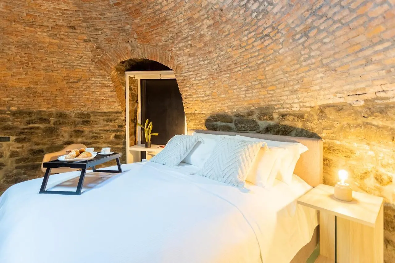 Ice Queen Chamber By Rent All Como Apartment