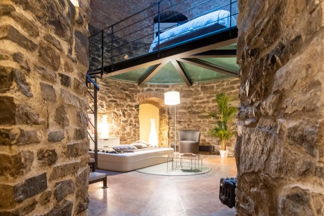 Ice Queen Chamber By Rent All Como Apartment
