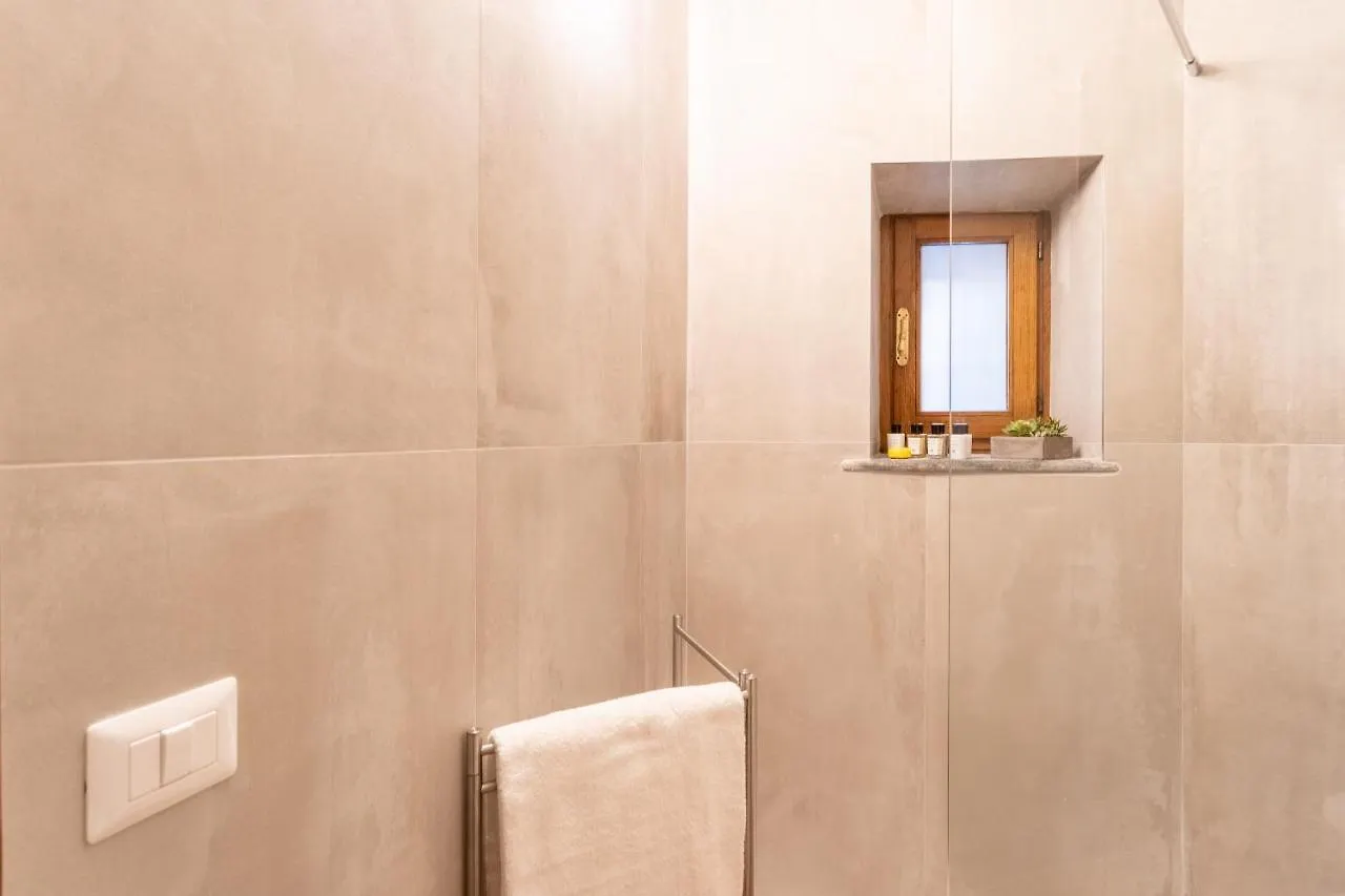 Ice Queen Chamber By Rent All Como Apartment